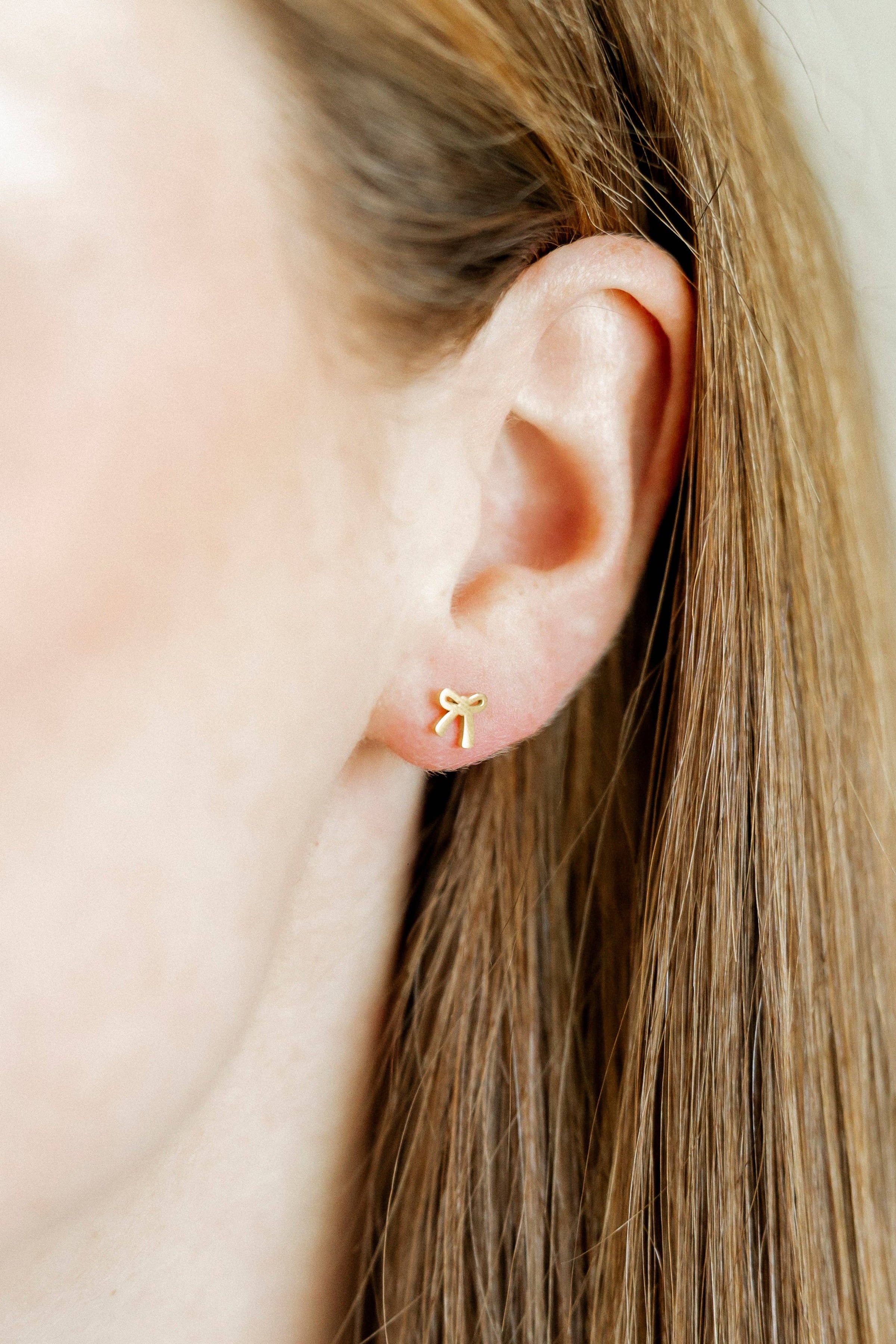 Screwback Stud Earrings - Ruby Bow