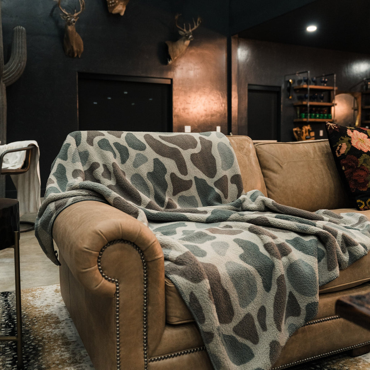 Burlebo Sherpa Blanket | Classic Deer Camo