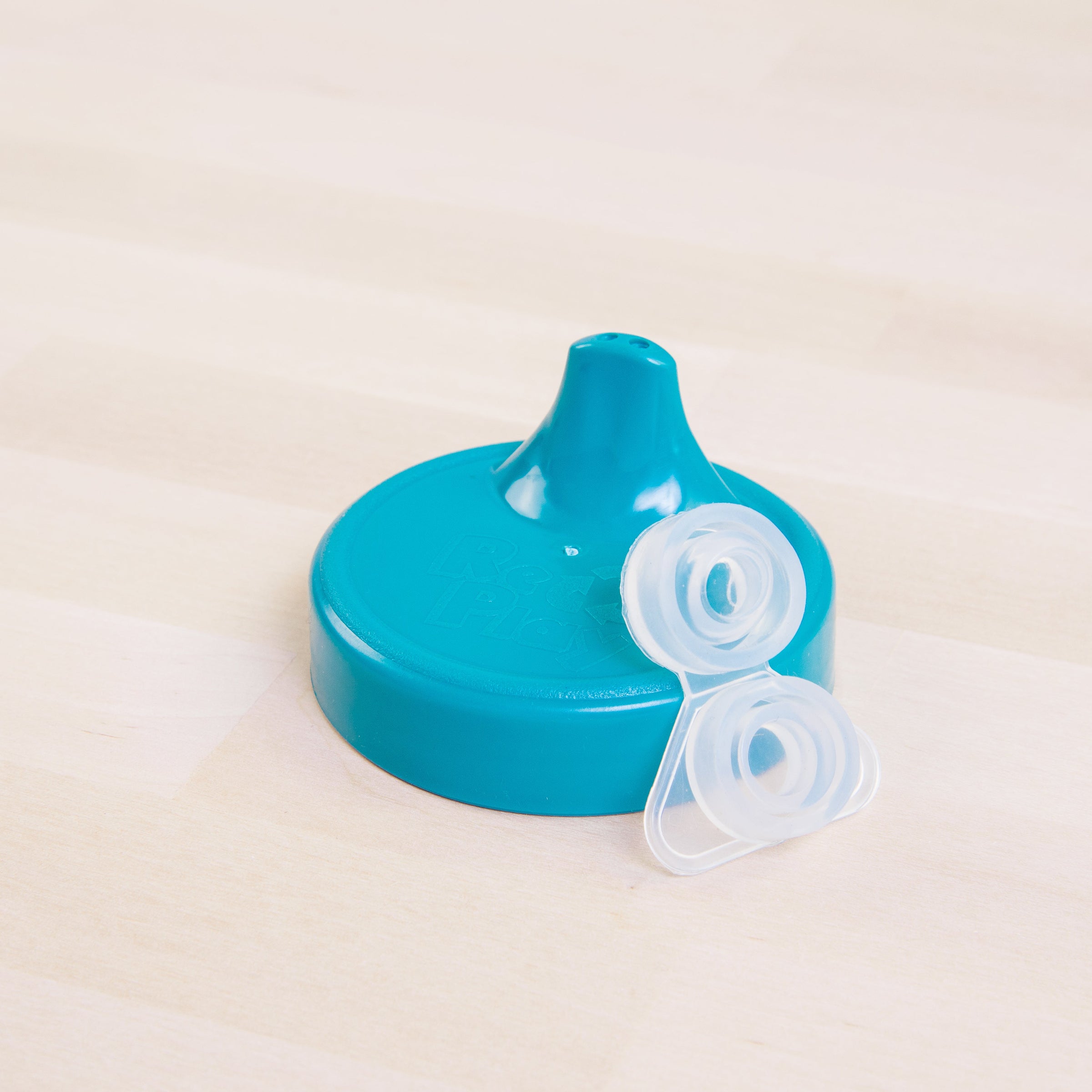 https://babybizmidland.com/cdn/shop/products/no-spill-sippy-cup-replacement-lid--002_06150_teal.jpg?v=1685590184&width=2400