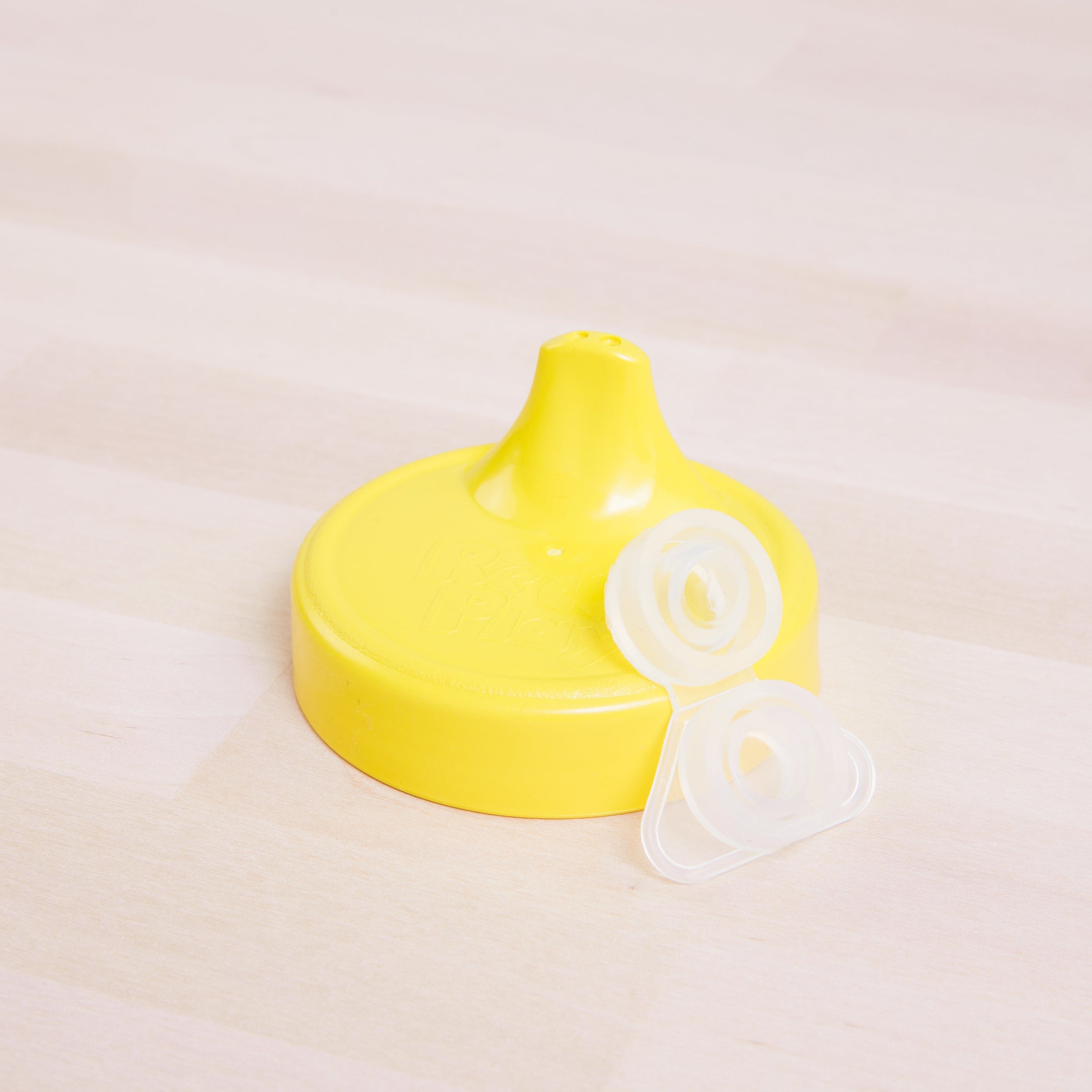 https://babybizmidland.com/cdn/shop/products/no-spill-sippy-cup-replacement-lid--012_06600_yellow.jpg?v=1685590184&width=2400